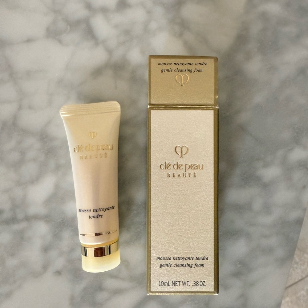 Cle de Peau Gentle Cleansing Foam - BNIB - 10ml/.38oz